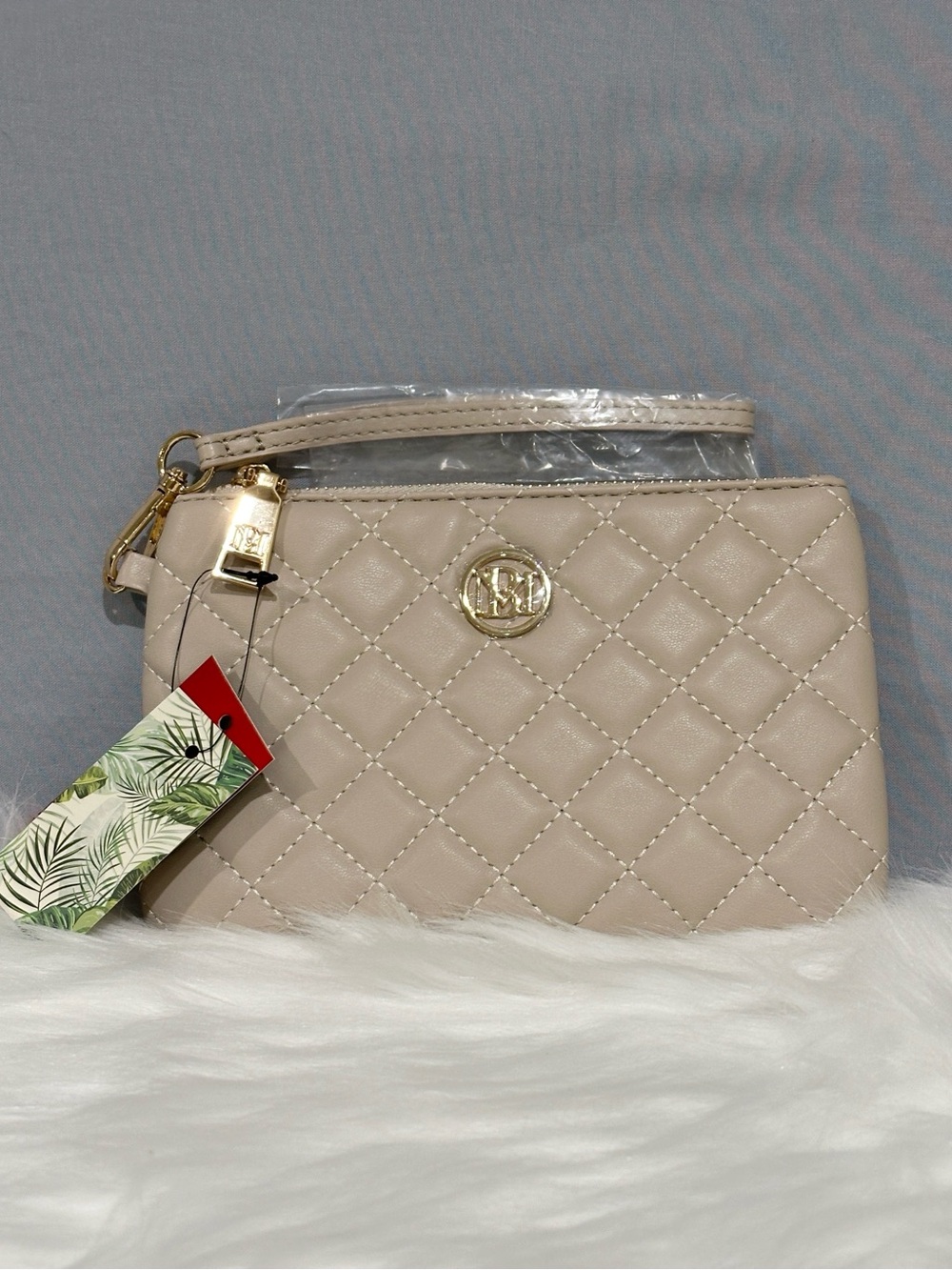 Badgley Mischka Quilted Logo Wristlet Clutch Vegan Leather in Off White 👜 NWT’S